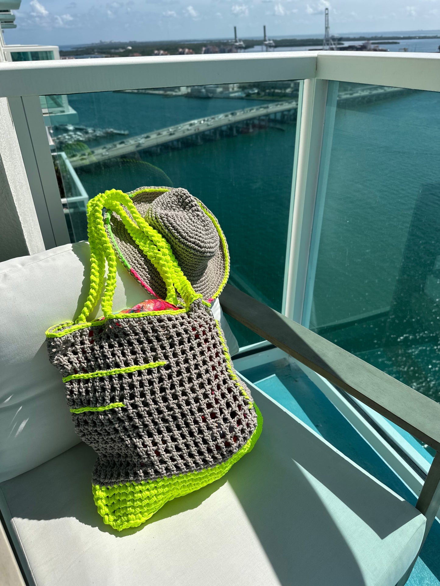 
                  
                    Gabi maxi shopper crochet tan and neon yellow
                  
                